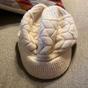 Ivory knit winter hat, woman’s small or children’s large.